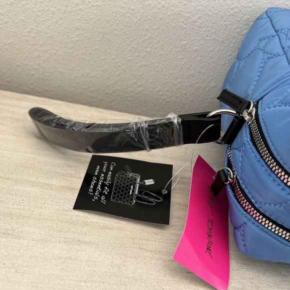Betsey Johnson CBJ-1092 Periwinkle Blue Double Zip Weekender Cosmetic Bag $68+ - Picture 10 of 11